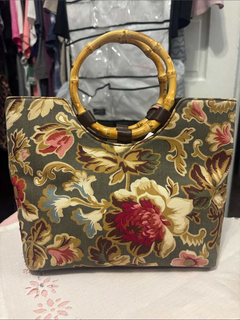 Sisters by Longaberger bag/Charm, Sunnies, lippy, Jewelry,Perfume & headband - Picture 4 of 16